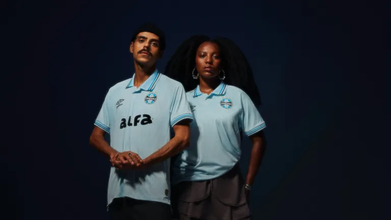 Grêmio lança nova camisa 2 e retoma cor celeste