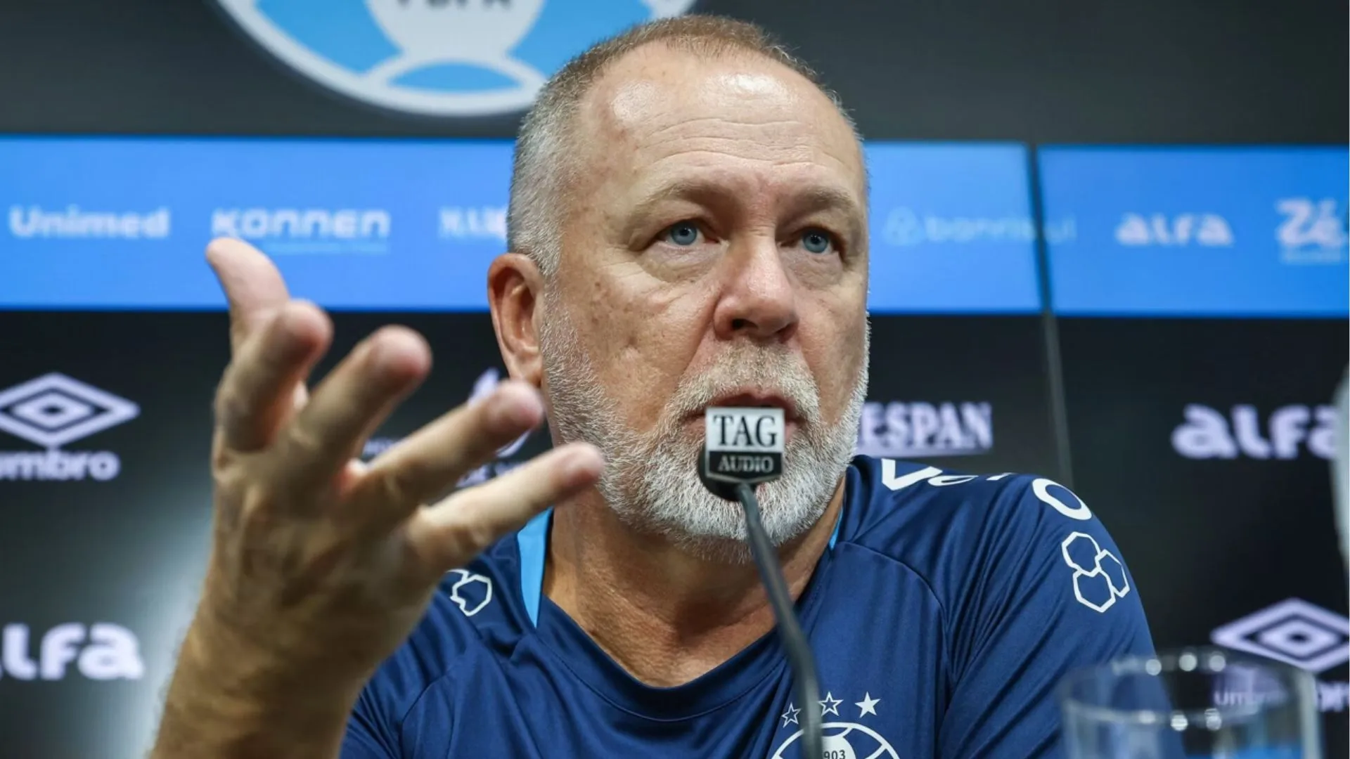 Mano Menezes ironiza interesse do Peñarol na contratação de Arezo: “Sonhando com algo que seja inviável financeiramente”