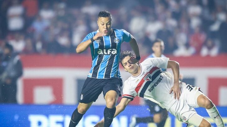 Presidente do Grêmio detona arbitragem na partida contra o São Paulo pelo Brasileirão Presidente do Grêmio detona arbitragem na partida contra o São Paulo pelo Brasileirão