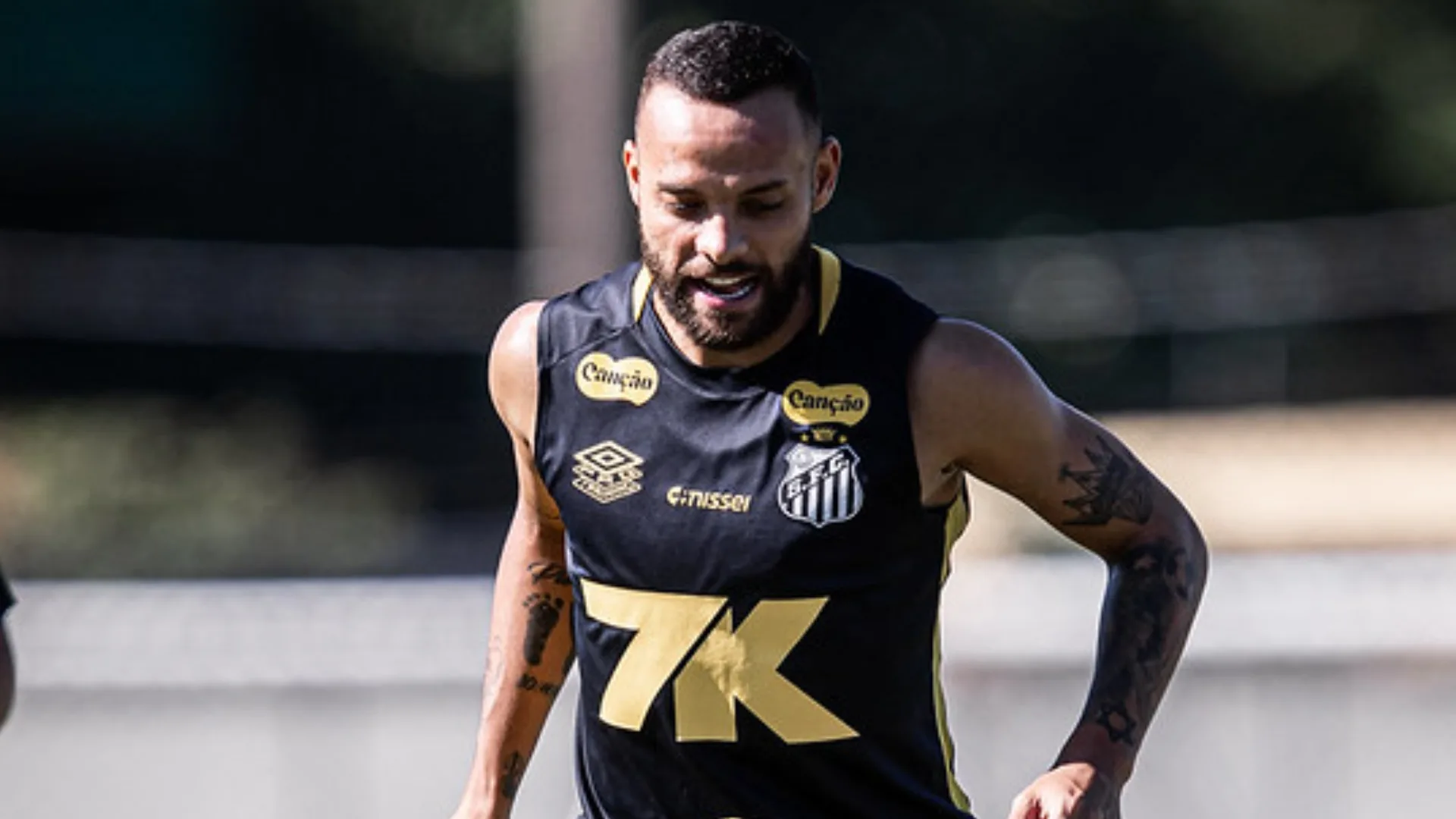 Santos veta proposta por Guilherme e deixa atacante com futuro indefinido no clube