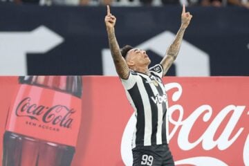 Igor Jesus comemora gol na Libertadores