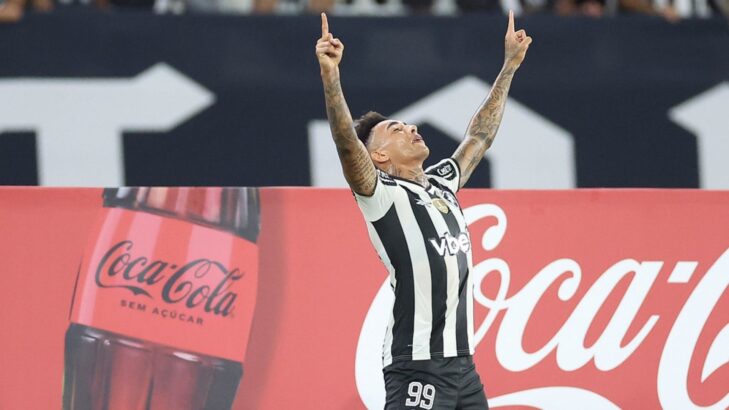 Botafogo supera expulsão, vence a Universidad de Chile e avança rumo ao mata-mata da Libertadores Botafogo supera expulsão, vence a Universidad de Chile e avança rumo ao mata-mata da Libertadores