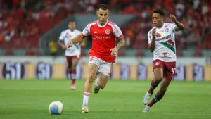 Internacional x Fluminense: confira onde assistir ao jogo do Brasileirão, as prováveis escalações e desfalques