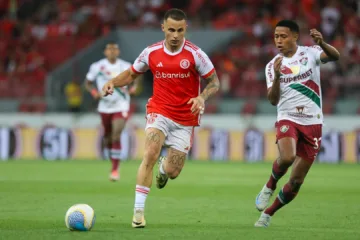 Bruno Gomes e Isaac, durante Internacional x Fluminense no Brasileirão em 2024