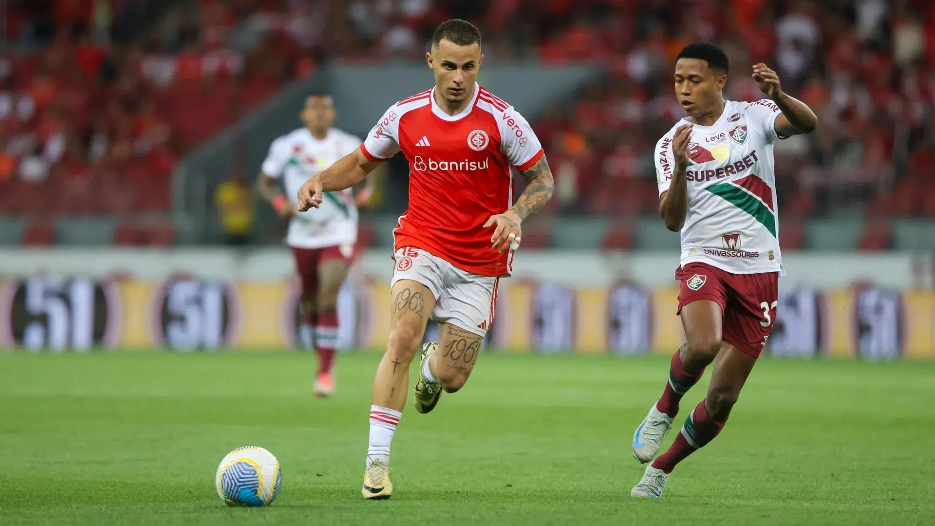 Internacional x Fluminense: confira onde assistir ao jogo do Brasileirão, as prováveis escalações e desfalques