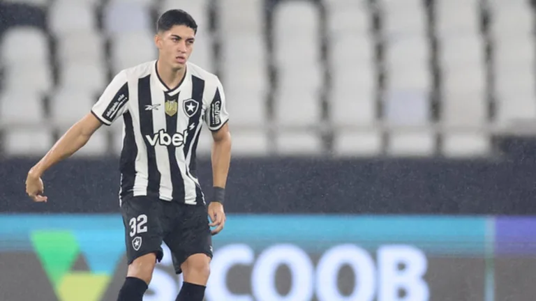 Jair, zagueiro do Botafogo, tem proposta de time da Premier League