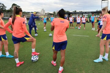 Jogadoras da Seleção Brasileira Feminina falam sobre como é treinar no CT do Corinthians (Reprodução/Lívia Villas Boas/CBF)