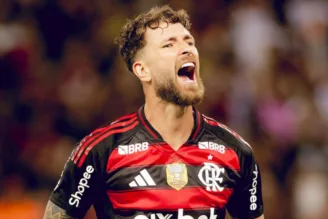 Léo Pereira comemora gol pelo Flamengo