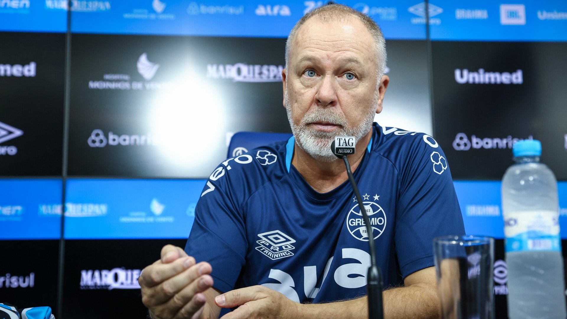 Mano Menezes, do Grêmio, exalta driblador do Brasileirão: “Um dos maiores”