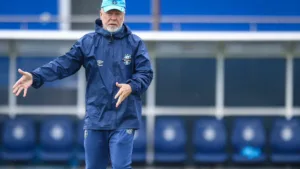 Grêmio fica sem três laterais-direitos e Mano Menezes ‘quebra a cabeça’ para escalar o time