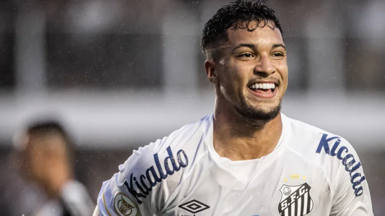 Vendas de jogadores impulsionam receita do Santos em 2024
