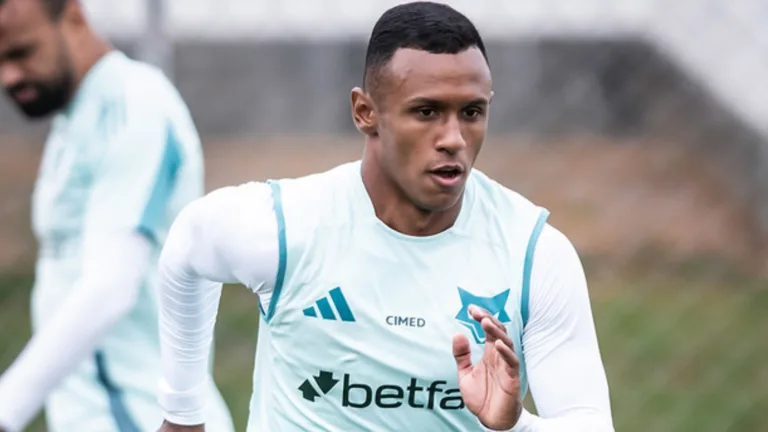 Cruzeiro se acerta com o Arsenal para compra de Marquinhos; jogador foi desfalque no último jogo da Sul-Americana