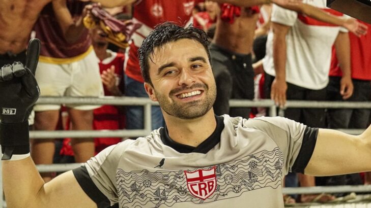 Goleiro fala sobre defesa em chute de Neymar na partida entre CRB x Santos: “Não tinha certeza se a bola iria sair” Goleiro fala sobre defesa em chute de Neymar na partida entre CRB x Santos: “Não tinha certeza se a bola iria sair”