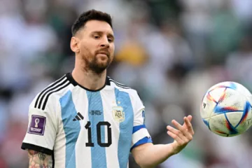 messi-na-copa-do-mundo-jogando-foto-matthias-hangst-getty-imagens-1-360x240.webp