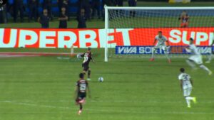 Michael perde gol pelo Flamengo e deixa narrador incrédulo; assista