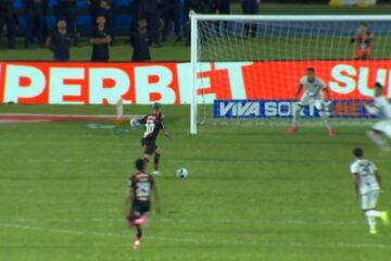 Michael perdeu gol inacreditável pelo Flamengo