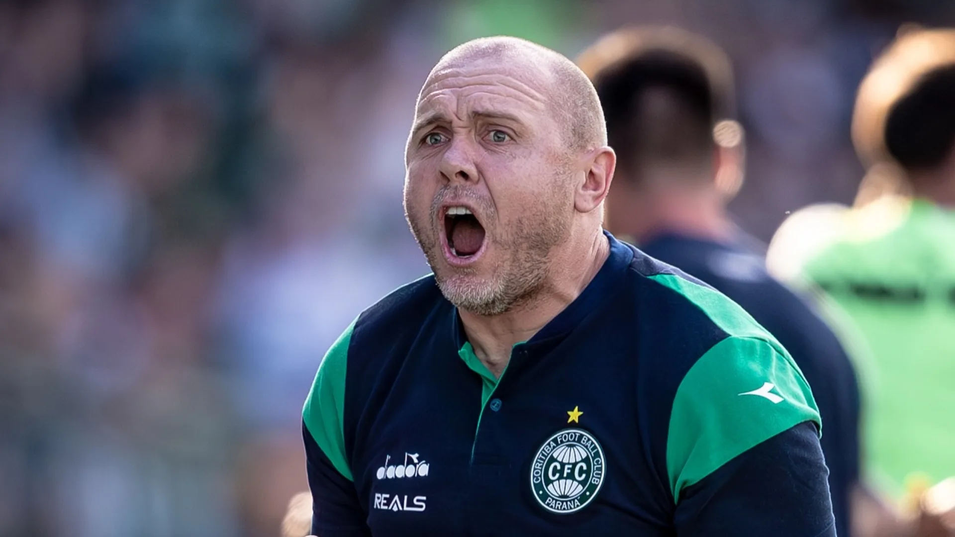 Mozart justifica expulsão e lamenta derrota de virada do Coritiba