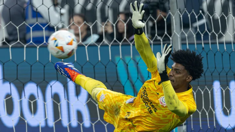 Muller vê merecimento de Hugo Souza e crava qual foi maior acerto de Ancelotti na seleção brasileira