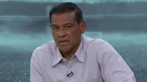 Muller destaca zagueiro excepcional no Brasileirão: “Nível seleção brasileira”