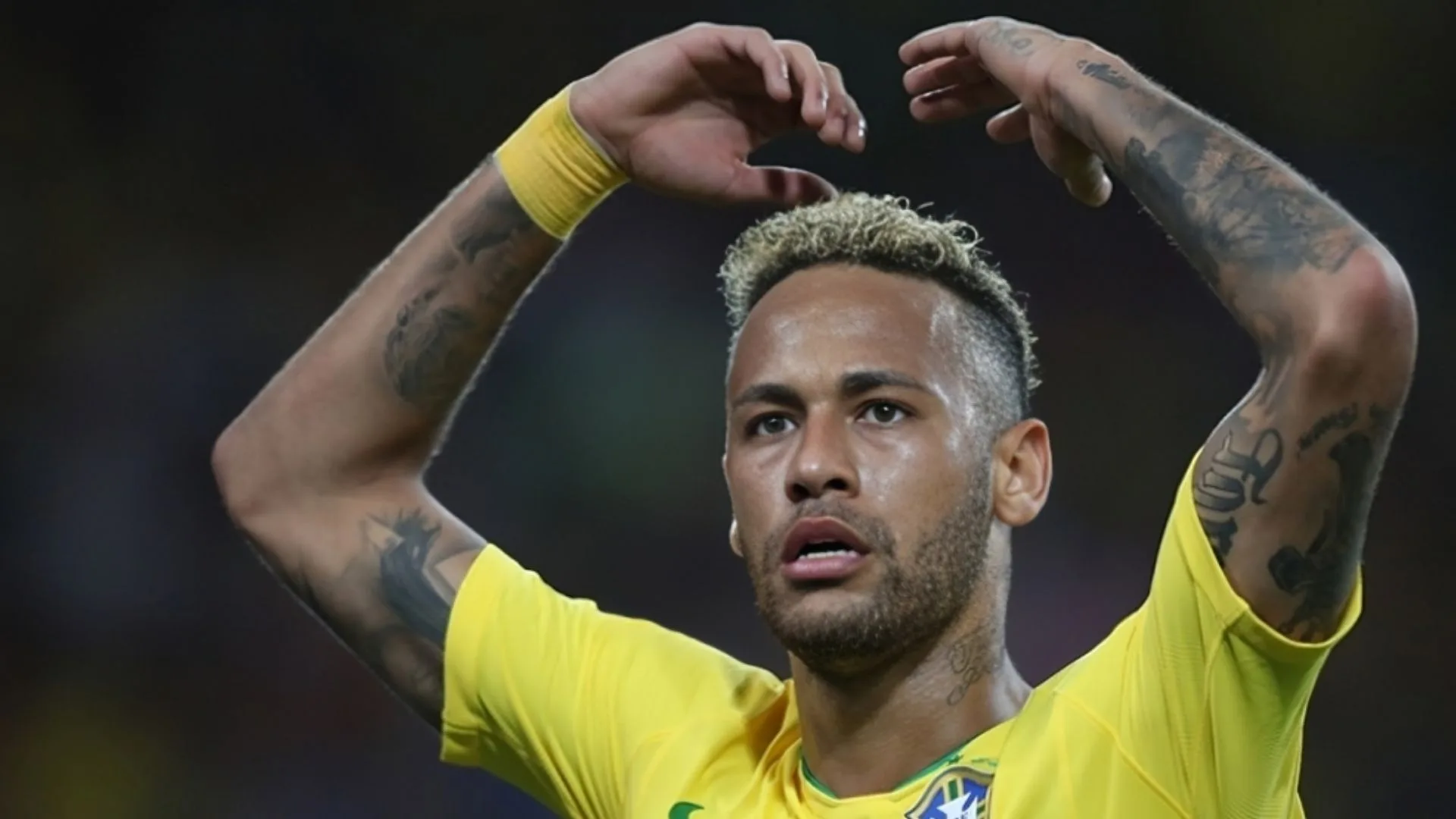 Galvão Bueno não inclui Neymar em escalação dos 11 melhores jogadores da história da seleção brasileira