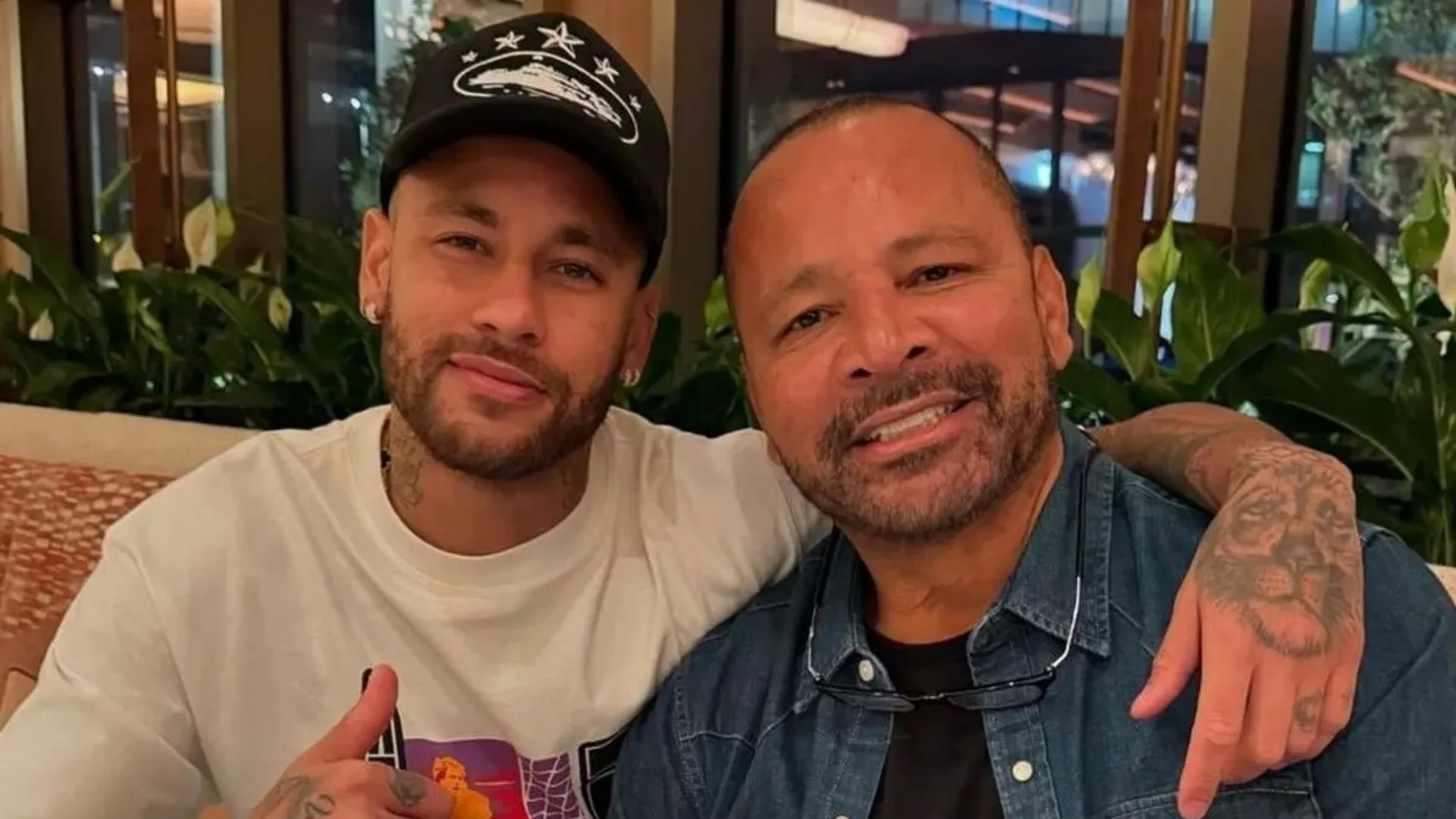 Casagrande detona pai do Neymar em fala sobre negociação com o Santos: “Show de soberba, prepotência e arrogância”