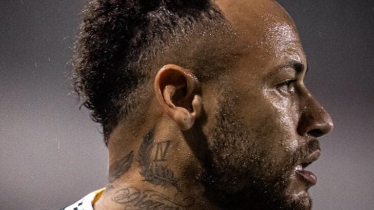 Neymar faz mistério se renova com o Santos com o fim do contrato que acontece agora em junho Neymar faz mistério se renova com o Santos com o fim do contrato que acontece agora em junho