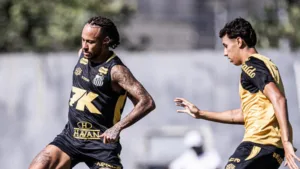 Técnico do Santos, Cleber Xavier comanda treino com Neymar em campo