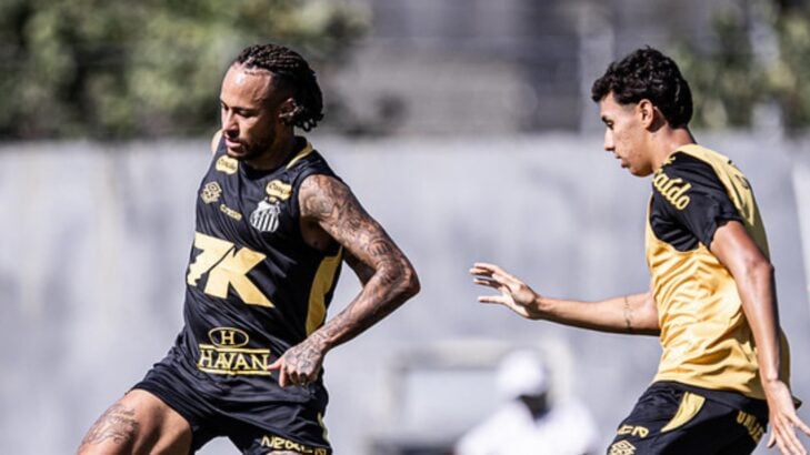Técnico do Santos, Cleber Xavier comanda treino com Neymar em campo Técnico do Santos, Cleber Xavier comanda treino com Neymar em campo