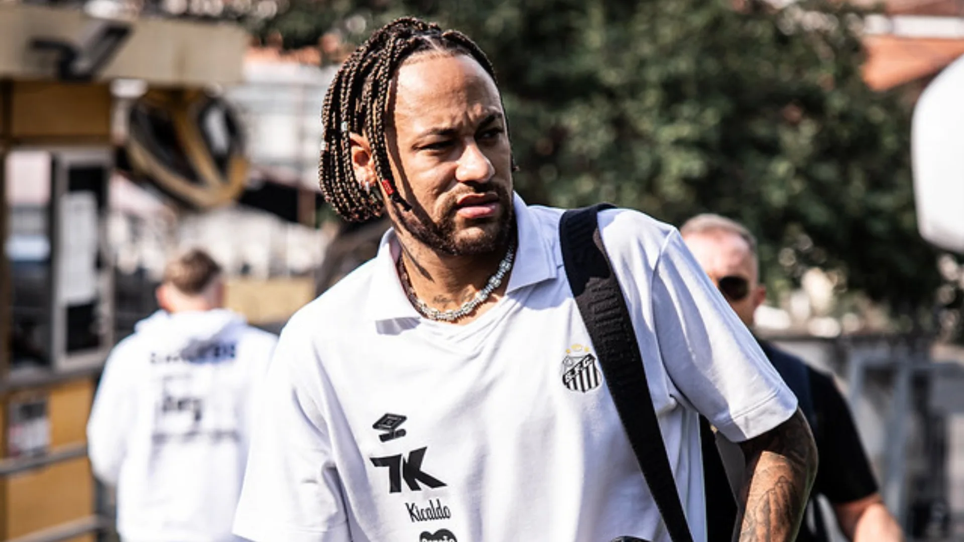 Barcelona não acredita em recuperação física de Neymar e desiste de ter o brasileiro novamente no clube