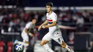 Oscar tem edema na coxa e pode desfalcar o São Paulo na Libertadores contra o Talleres