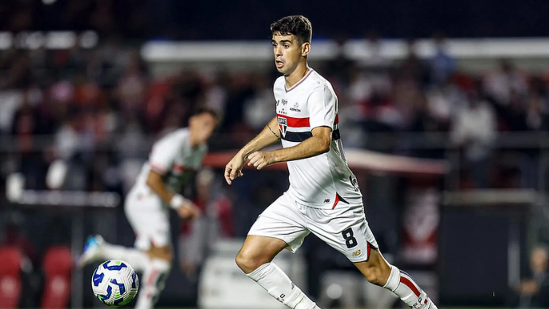 Oscar tem edema na coxa e pode desfalcar o São Paulo na Libertadores contra o Talleres