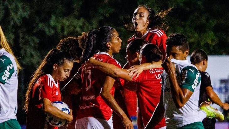 Em um jogo cheio de reviravoltas, Internacional e Palmeiras ficam no empate no Brasileirão Feminino Em um jogo cheio de reviravoltas, Internacional e Palmeiras ficam no empate no Brasileirão Feminino