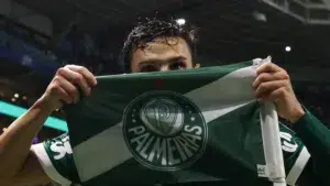 Cicinho antecipa eliminação do Palmeiras na Libertadores contra Flamengo ou Botafogo