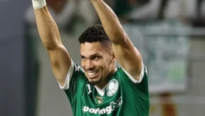 Paulinho, segundo reforço mais caro da história do Palmeiras, cita superação e comemora primeiro gol