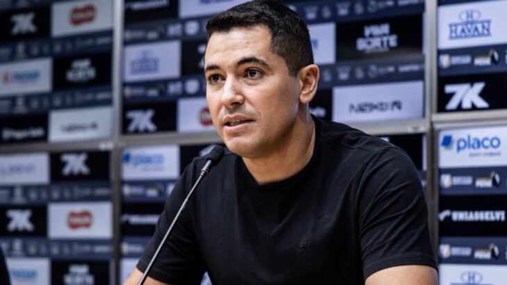 CEO do Santos abre o jogo sobre decisões do futebol do clube: “Queimar etapas” CEO do Santos abre o jogo sobre decisões do futebol do clube: “Queimar etapas”