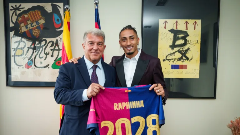 Barcelona anuncia renovação do brasileiro Raphinha até 2028
