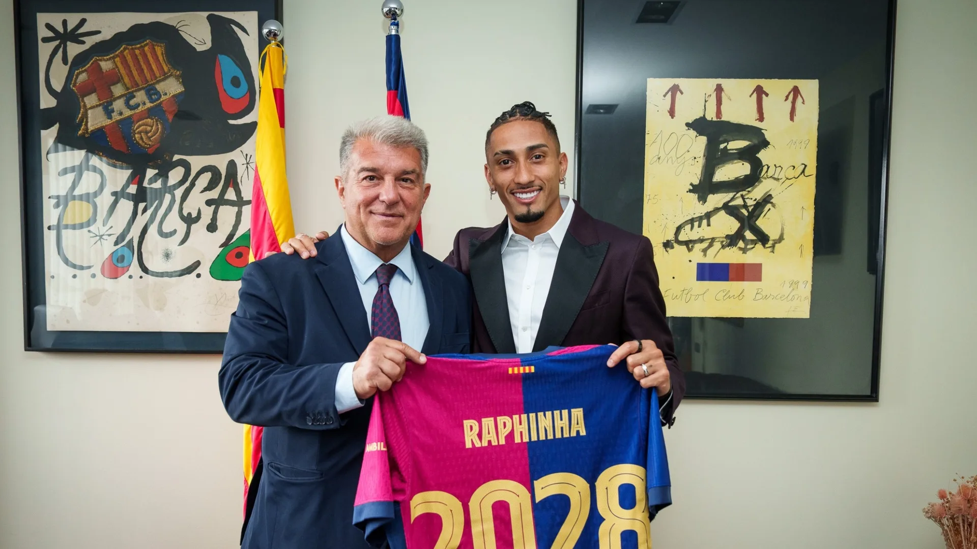 Barcelona anuncia renovação do brasileiro Raphinha até 2028