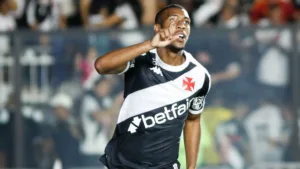 Newcastle entra na disputa por Rayan e clube aguarda oferta