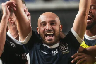 Régis festeja o segundo gol do Remo contra o Vila Nova em maio