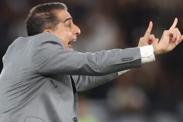 Renato Paiva eleva nível do futebol brasileiro e exalta Botafogo após classificação no Mundial: “Ninguém estava esperando”