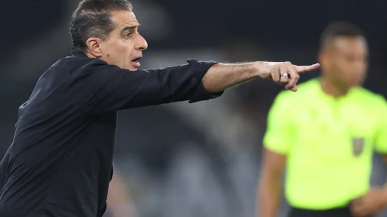 Renato Paiva exalta Botafogo em goleada na Copa do Brasil: “Só perde vaga se for irresponsável” 