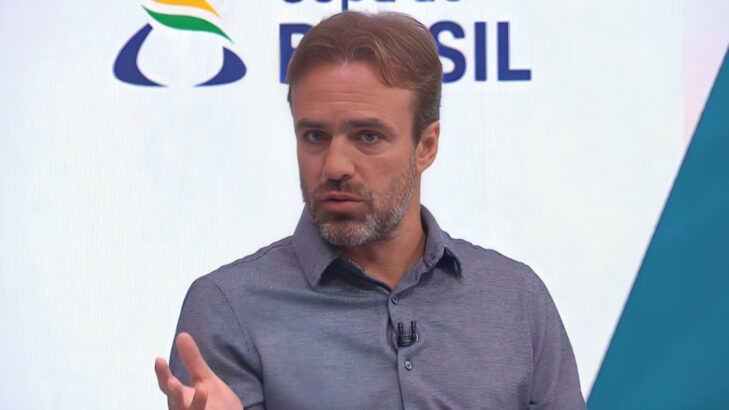 Roger Flores sinaliza três reforços no Flamengo e revela nome: “Vai atrás” Roger Flores sinaliza três reforços no Flamengo e revela nome: “Vai atrás”