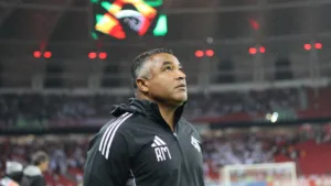 Roger Machado valoriza classificação do Internacional na Libertadores e vibra com indignação dos jogadores