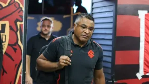 Roger Machado mostra descontentamento com série de viagens do Internacional