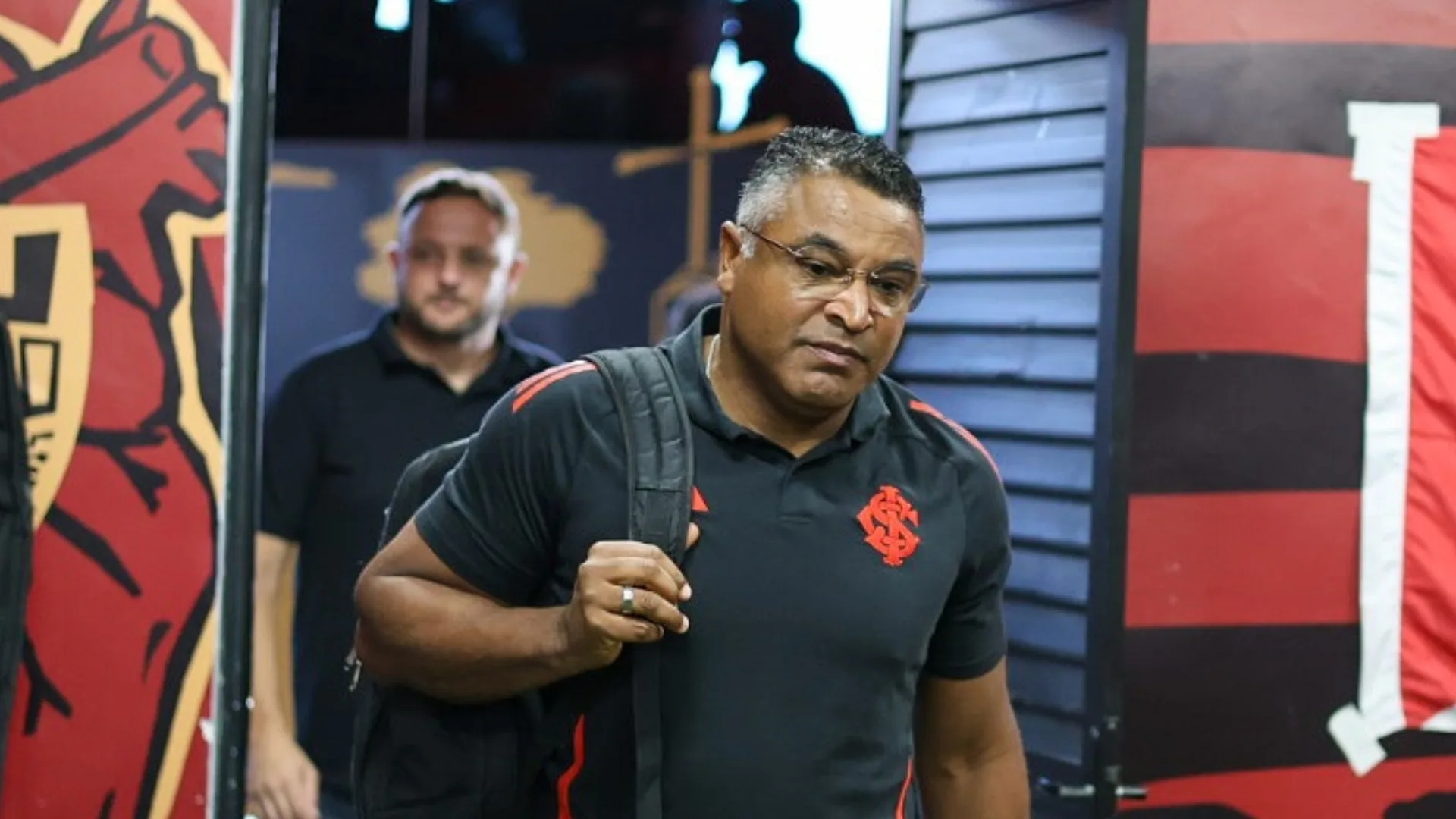 Roger Machado mostra descontentamento com série de viagens do Internacional