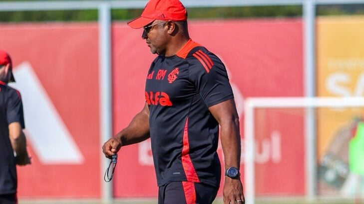 Roger Machado admite que goleada sofrida pelo Internacional contra o Botafogo ‘contamina’ decisão na Libertadores Roger Machado admite que goleada sofrida pelo Internacional contra o Botafogo ‘contamina’ decisão na Libertadores