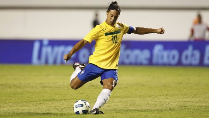 Ronaldinho Gaúcho elege “um dos maiores ídolos” capaz de ajudar Ancelotti na seleção brasileira Ronaldinho Gaúcho elege “um dos maiores ídolos” capaz de ajudar Ancelotti na seleção brasileira