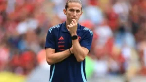 Torcedores do Flamengo se revoltam com Filipe Luís e pedem que diretoria vá atrás de Jorge Jesus