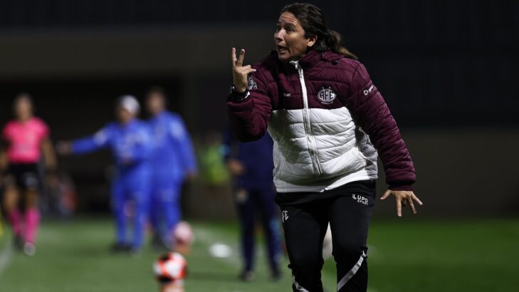 Jéssica de Lima, treinadora da Ferroviária, fala sobre o duelo contra o Cruzeiro: “Um jogo de seis pontos” Jéssica de Lima, treinadora da Ferroviária, fala sobre o duelo contra o Cruzeiro: “Um jogo de seis pontos”