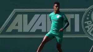 Vanderlan ganha confiança de Abel Ferreira no Palmeiras depois de viver altos e baixos